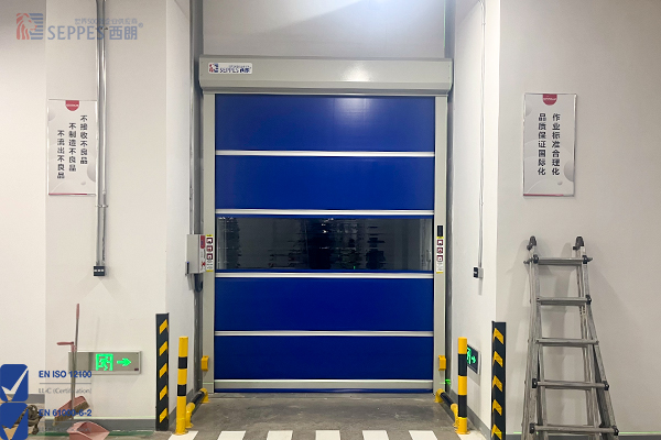 車間兩側(cè)空間不足，安裝內(nèi)置電機(jī)快速門