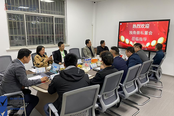 與魏理想董事長以及在場的企業(yè)家們進行了深入的分析與交流